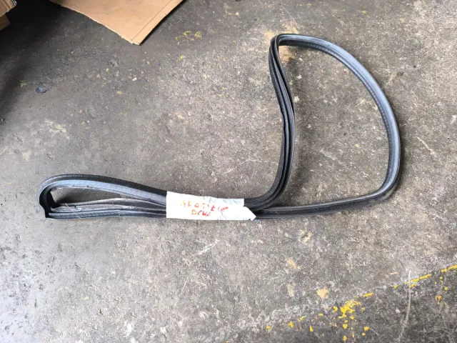 Goma Ventanilla Trasera derecha Nissan Terrano 2