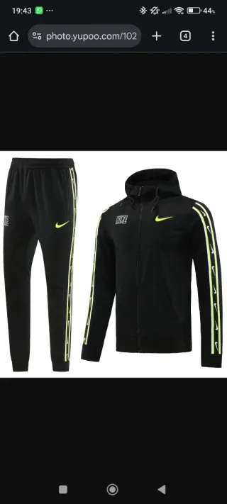 Conjunto deportivo Adidas gris y blanco