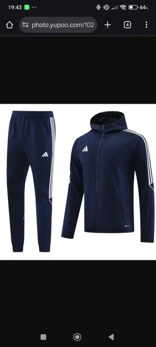 Conjunto deportivo Adidas gris y blanco