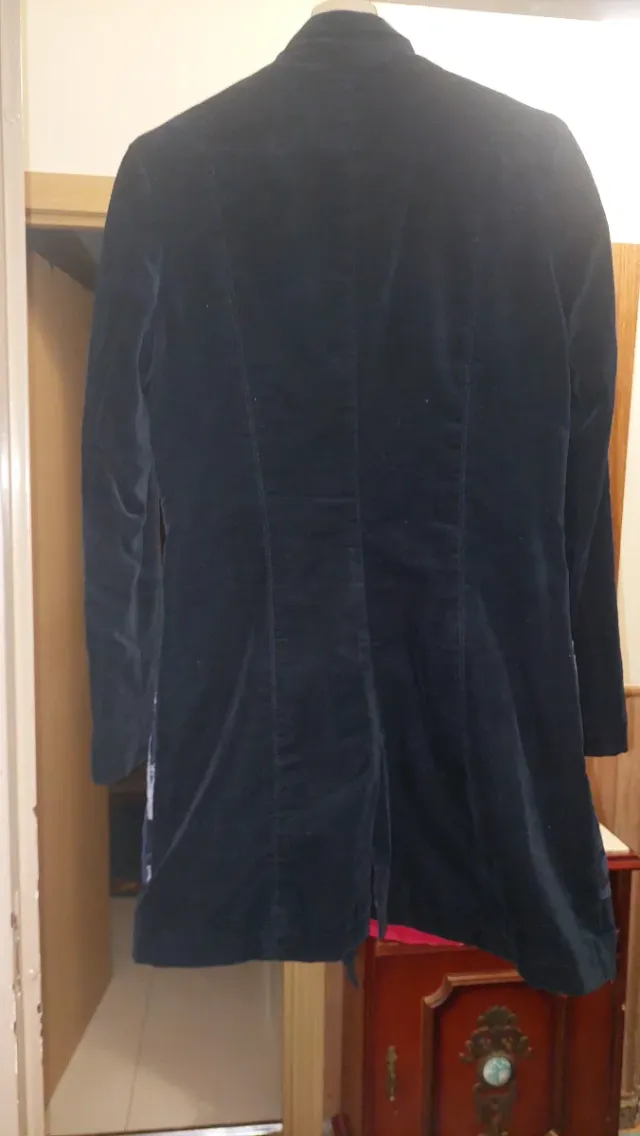 Abrigo patchwork negro y rojo