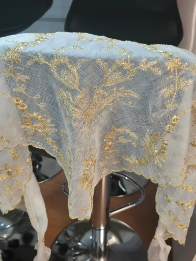 Manteletas de muselina doradas
