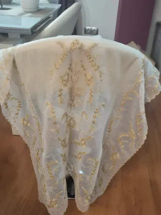 Manteletas de muselina doradas