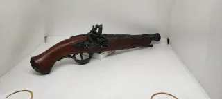 Pistola antica in legno