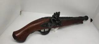 Pistola antica in legno