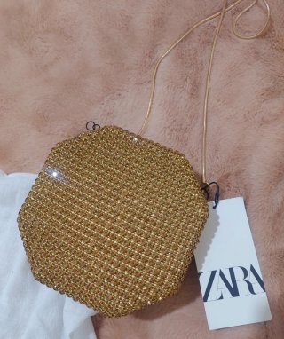 Bolso fiesta Zara pedrería dorado