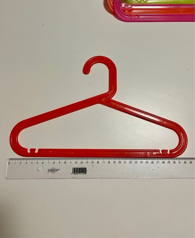 100 Perchas infantiles de plástico varios colores