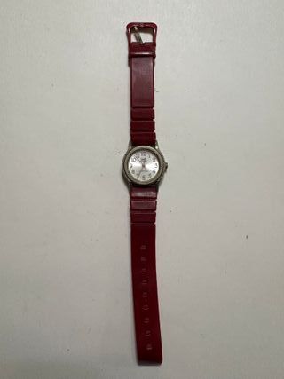 Reloj Q&Q Vintage Rojo y Plateado