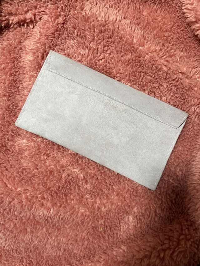 Bolso de mano artesanal gris con ágata