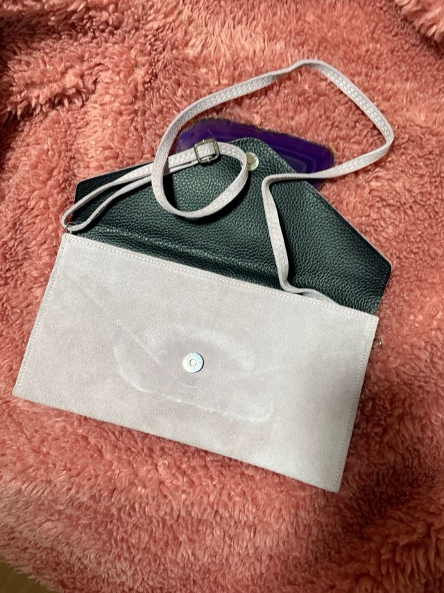 Bolso de mano artesanal gris con ágata