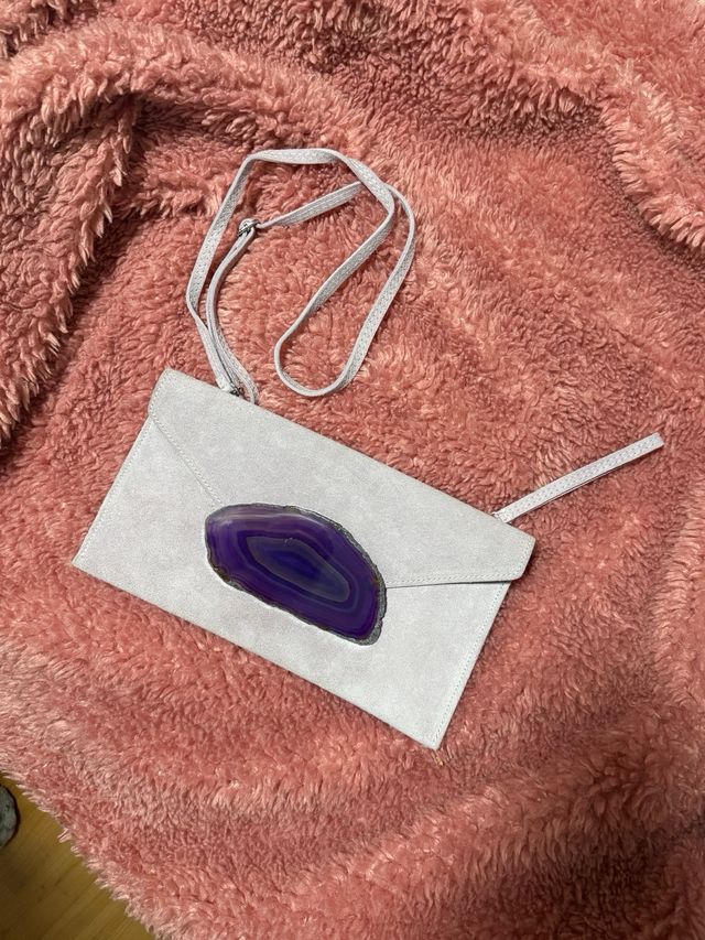 Bolso de mano artesanal gris con ágata