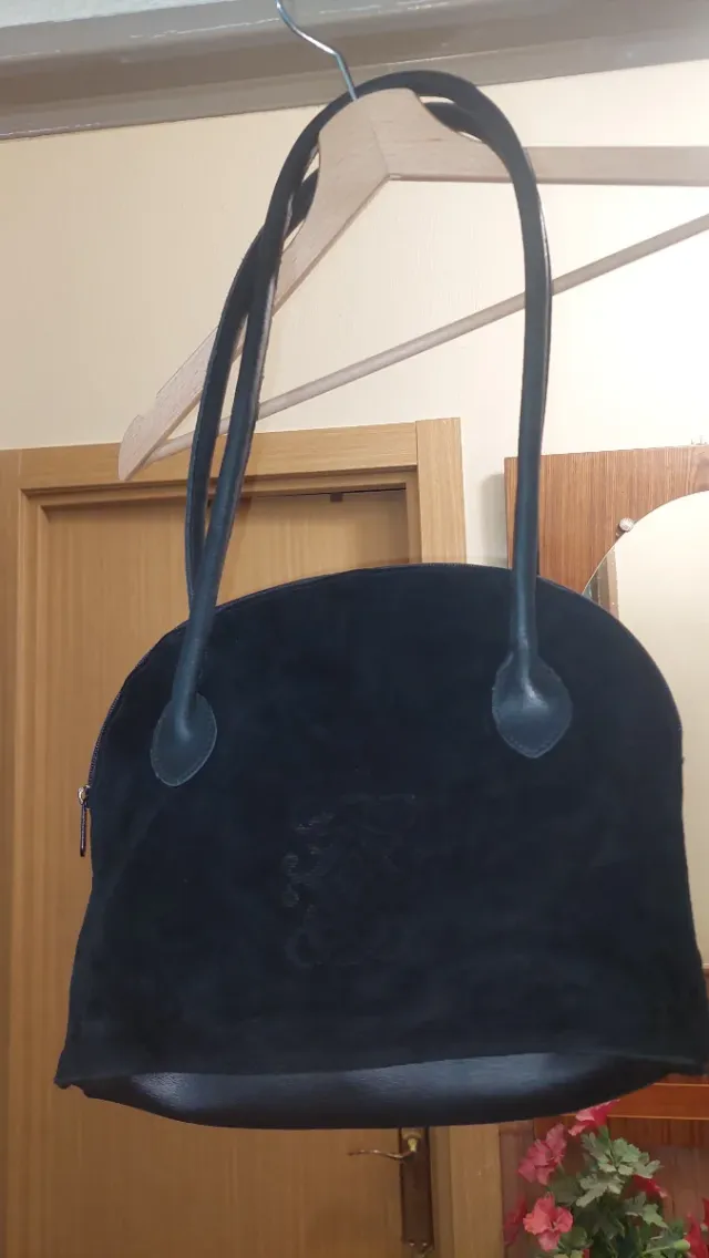 Bolso negro de ante