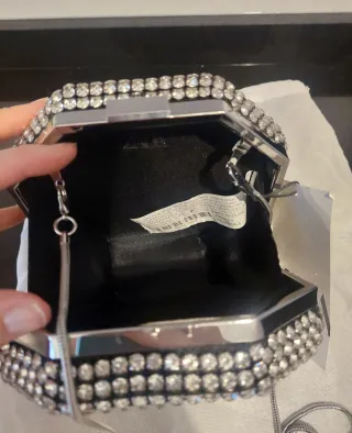 Bolso Zara pedrería plateado con cadena