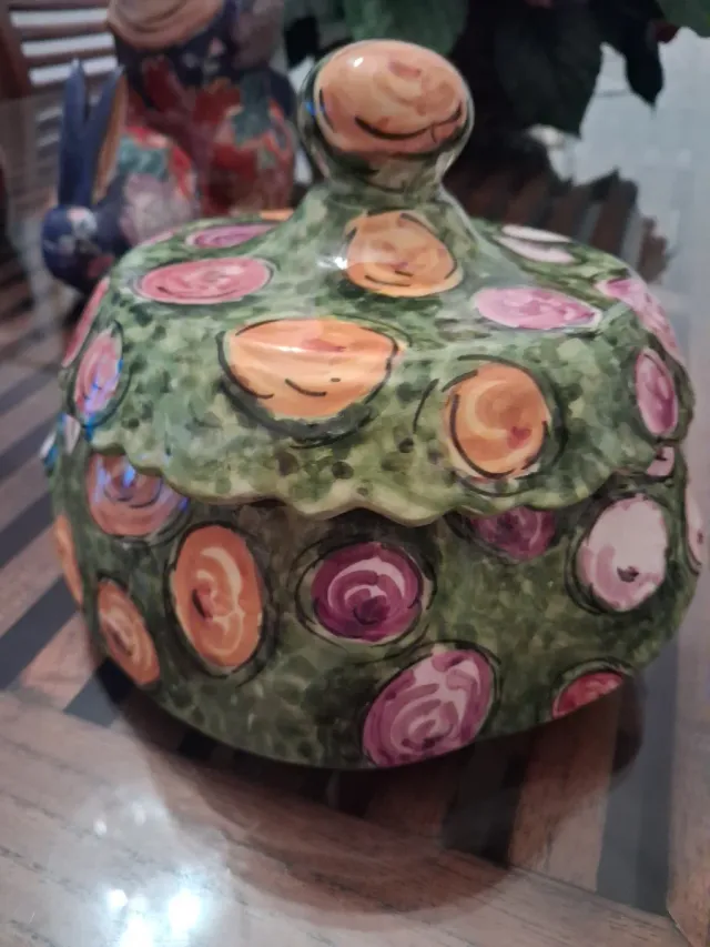 Bombonera cerámica pintada a mano