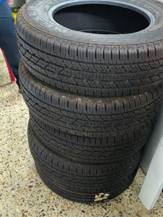 OFERTA! Neumáticos m+s 235/70/17 (4 unidades + 1