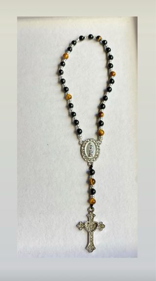 Rosario de cuentas de piedras para coche