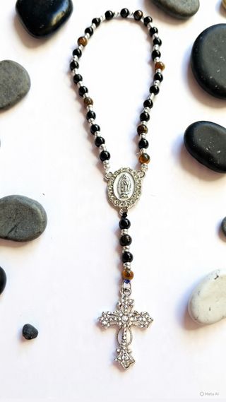 Rosario de cuentas de piedras para coche