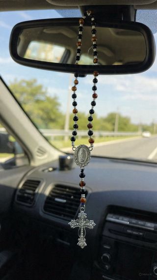 Rosario de cuentas de piedras para coche