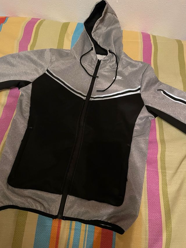Chandal Nike Tech sin usar.