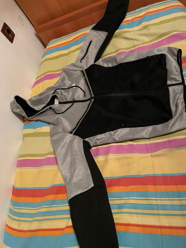 Chandal Nike Tech sin usar.