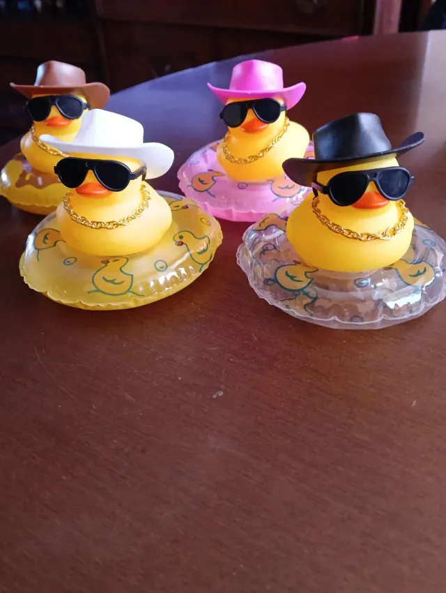 4 Patos de Goma con Accesorios