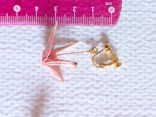 Pendientes origami grulla dorados y rosas