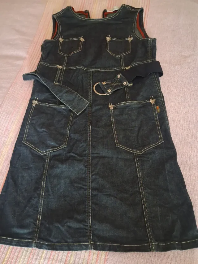Vestido vaquero sin mangas con cinturón