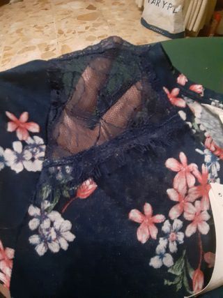 Camiseta floral encaje talla S