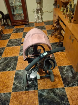 Triciclo para bebé color rosa Precio negociable