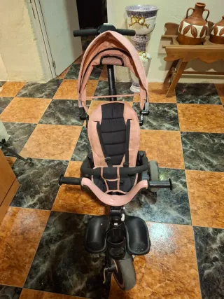 Triciclo para bebé color rosa Precio negociable
