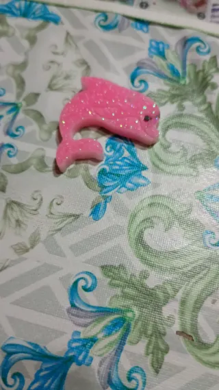 Delfín de resina hecho a mano