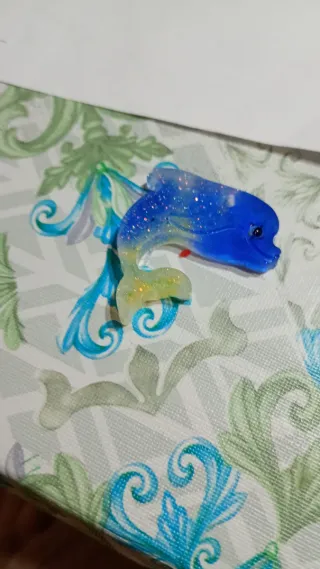 Delfín de resina hecho a mano