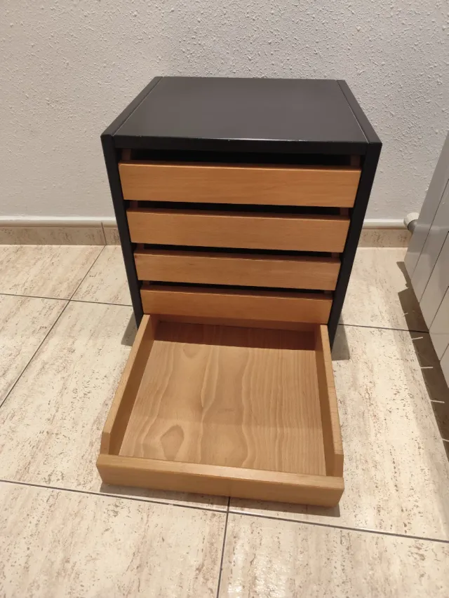 Mueble organizador con cajones de madera