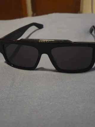 Gafas de sol Gucci negras y grises