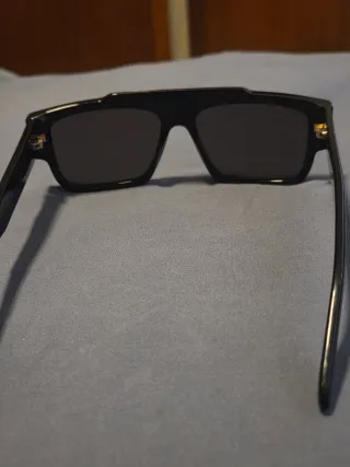 Gafas de sol Gucci negras y grises