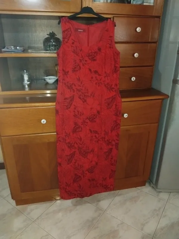 Vestito lungo rosso con fantasia floreale