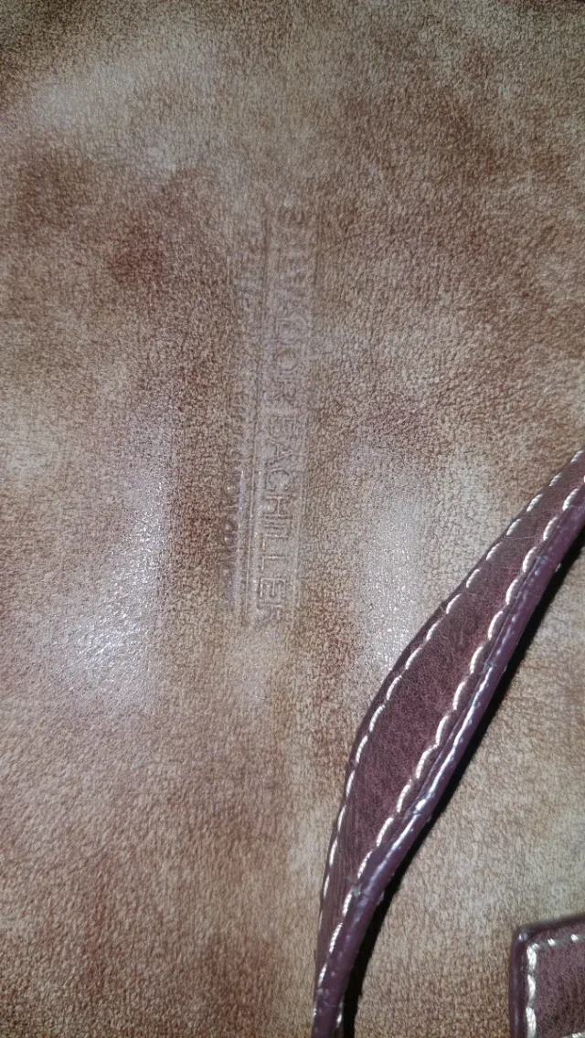 Bolso de mano marrón y morado