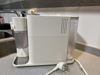 Cafetera Nespresso Lattissima One Blanca