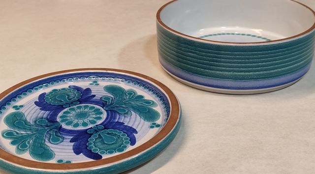 Scatola in ceramica vintage dipinta a mano