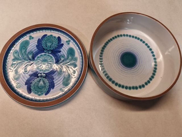 Scatola in ceramica vintage dipinta a mano