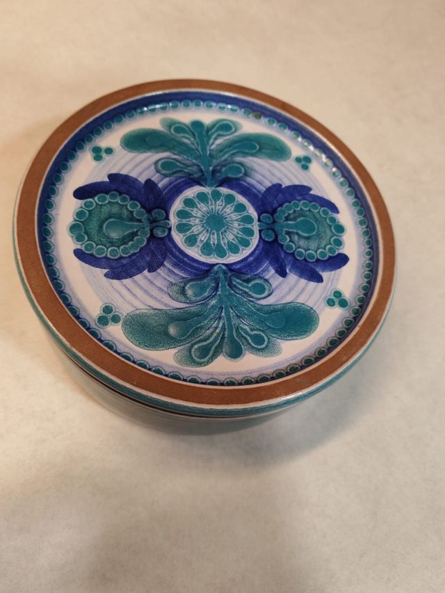 Scatola in ceramica vintage dipinta a mano