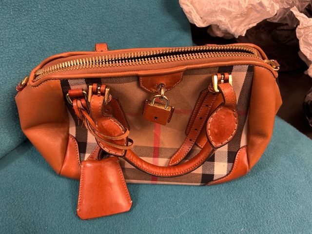 Bolso Burberry Cuero y Lona Check