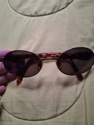 Gafas de sol ovaladas moradas y marrones