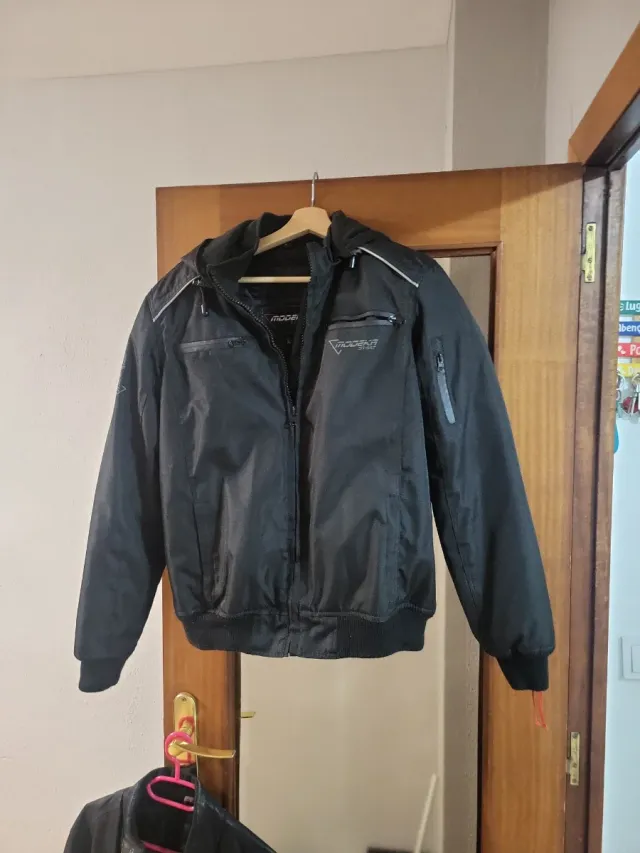 Chaqueta de moto negra con capucha nuevo