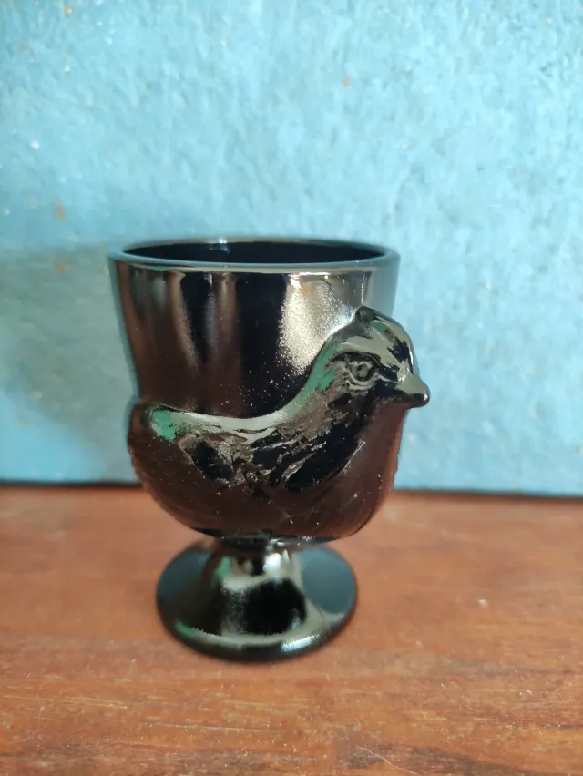 Huevera francesa cristal negro figura gallina