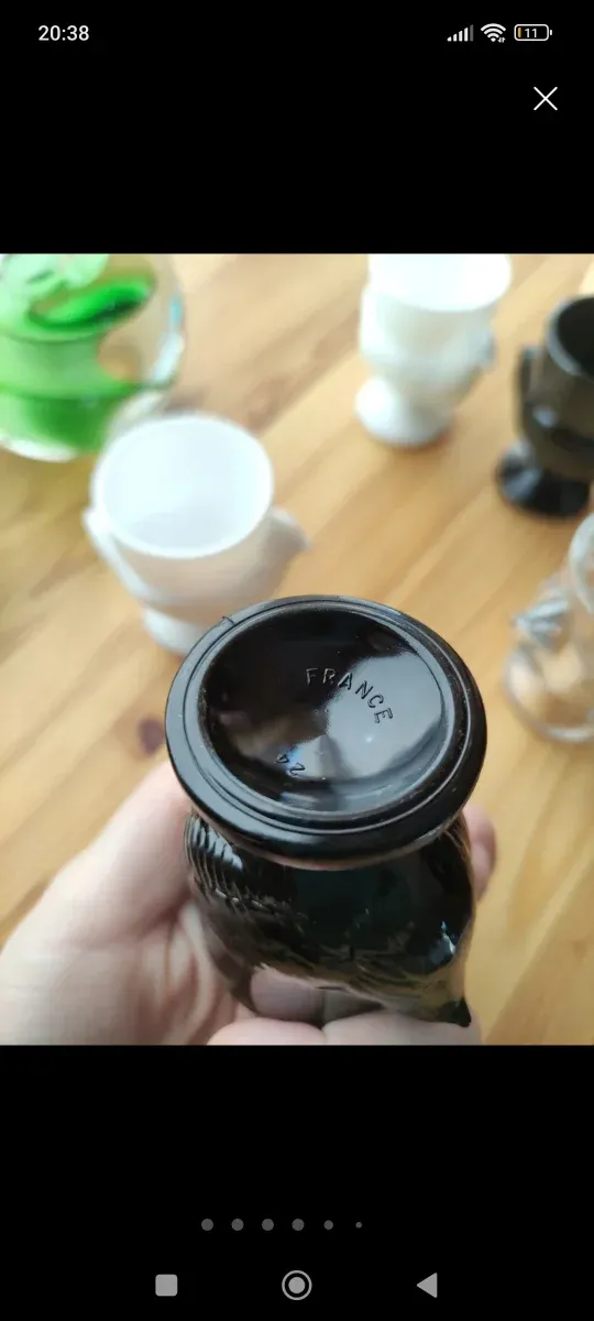 Huevera francesa cristal negro figura gallina