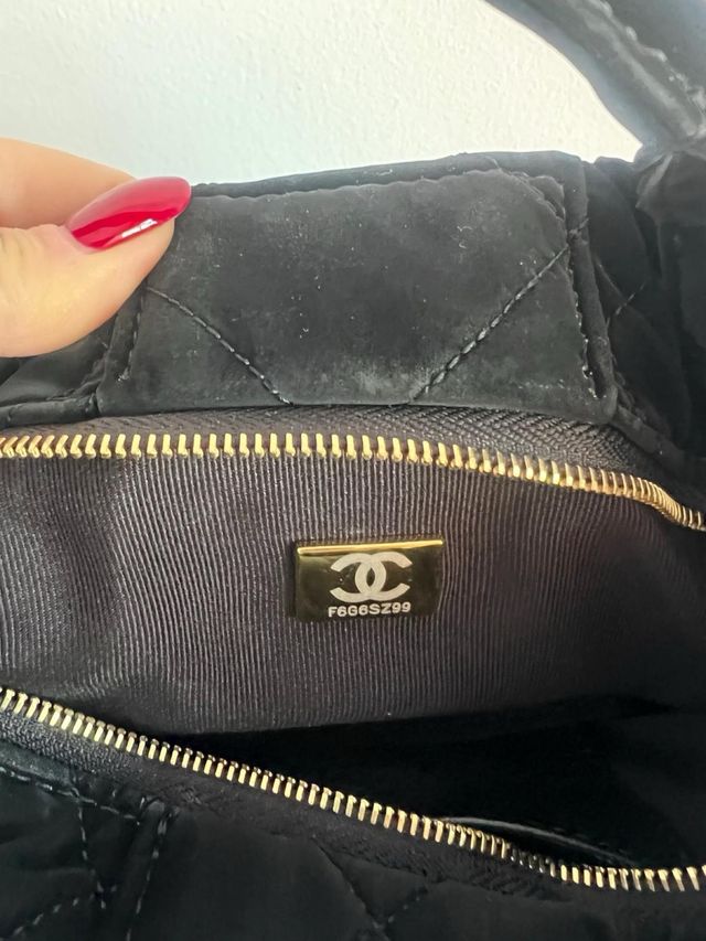 Bolso Chanel Negro Piel y Cadena Dorada