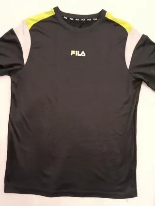 Camiseta deportiva FILA negra con detalles