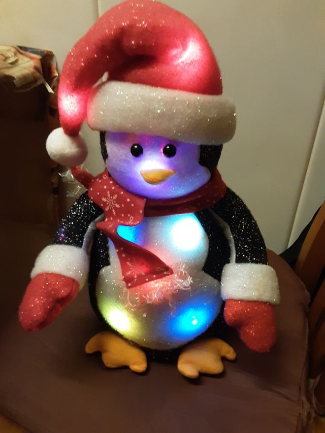 Figura pingüino navidad luminosa