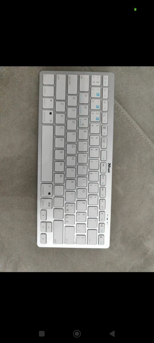 Tastiera Trust WiFi bianca universale