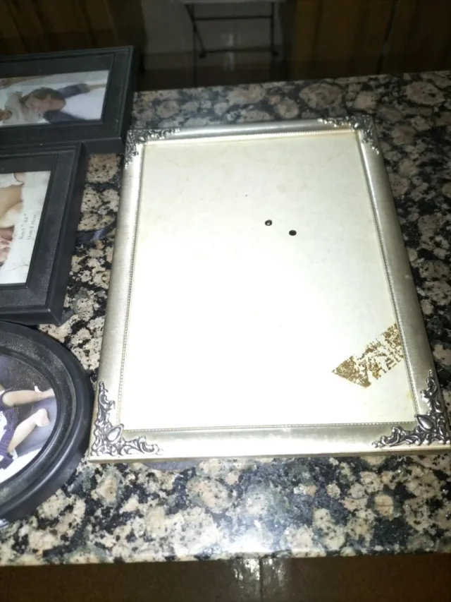 Marcos de fotos negros y plateados